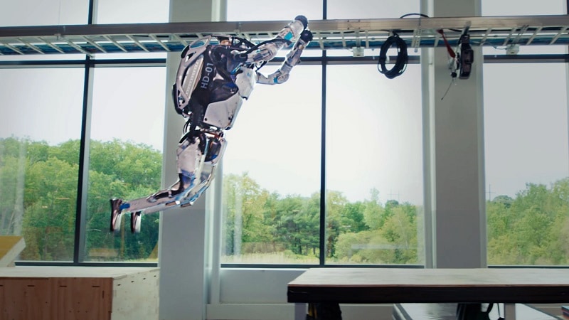 Le robot Atlas en plein parkour