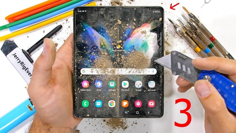 Galaxy Z Fold 3 JerryRigEverything