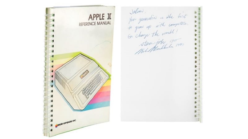 Manuel Apple II signé par Steve Jobs
