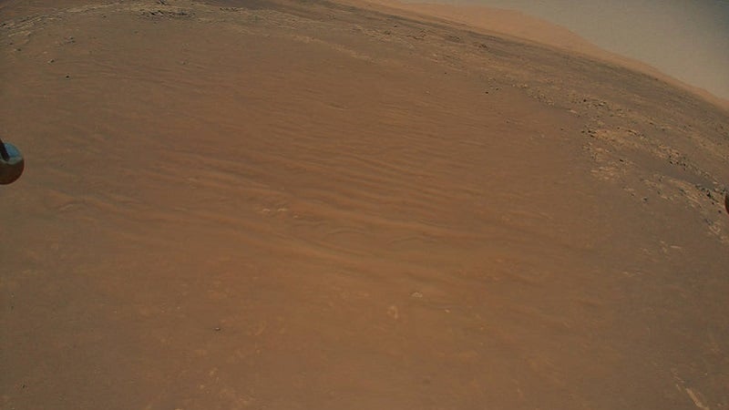 Le rover Perseverance se cache sur cette photo prise par Ingenuity