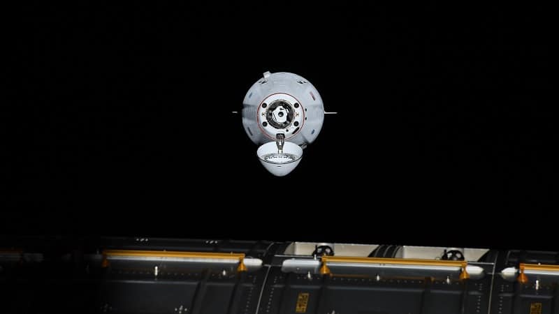La capsule Cargo se prépare à s'amarrer à l'ISS