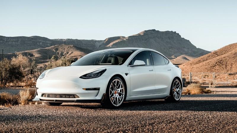 Image 1 : Tesla : la Model 3 est la première voiture électrique à s’aligner sur les prix de ses concurrentes thermiques