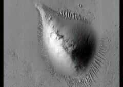 buried pear like feature on mars is actually the sign of a once active alien world 170210_1