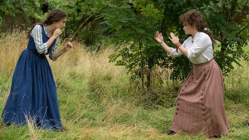 Millie Bobbie Brown et Helena Bonham Carter face à face dans Enola Holmes (Crédits : Netflix)