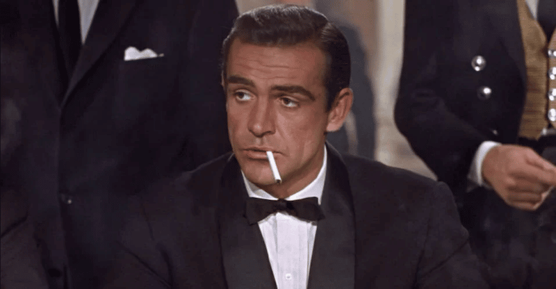 Image 1 : Le premier James Bond accusé de viol par le réalisateur de Mourir peut attendre