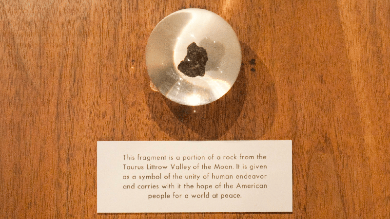 Fragment de roche lunaire - Crédit : wikimedia