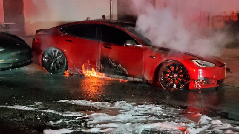 L'incendie d'une Tesla Model S dans un centre de service Tesla en Géorgie, aux États-Unis (Crédits photo : Ville de Marietta)