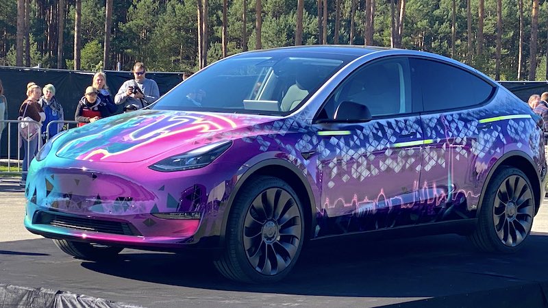 La Tesla Model Y présentée lors de l'inauguration de la Gigafactory Tesla de Berlin (Crédits : Alex Avoigt / Twitter)