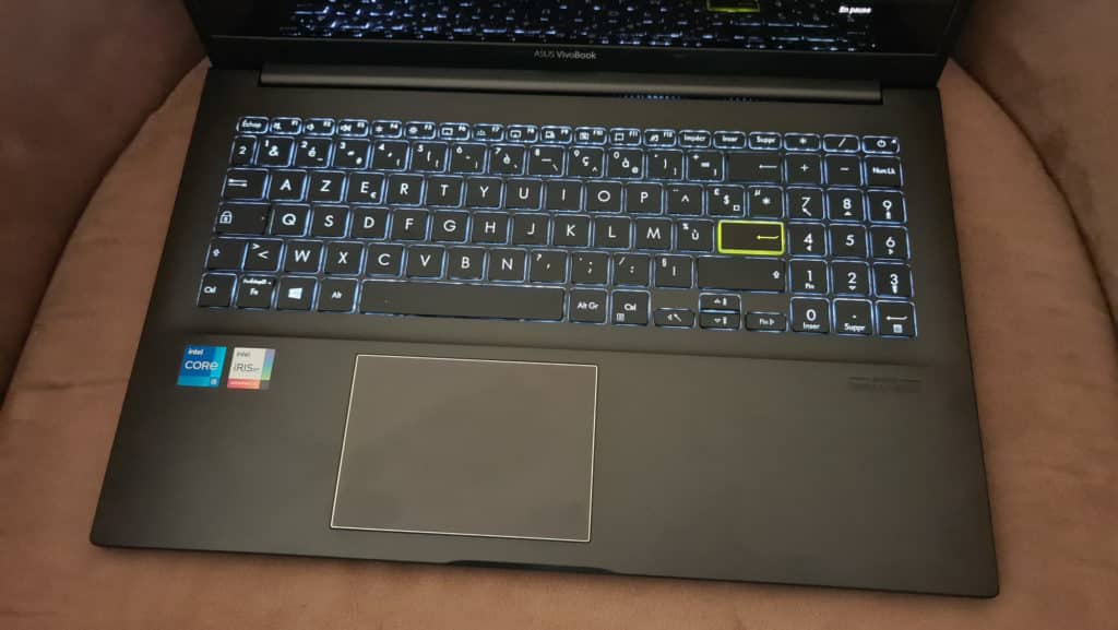 Image 9 : Test Asus Vivobook S15 OLED : un PC qui mise tout sur la qualité d'affichage