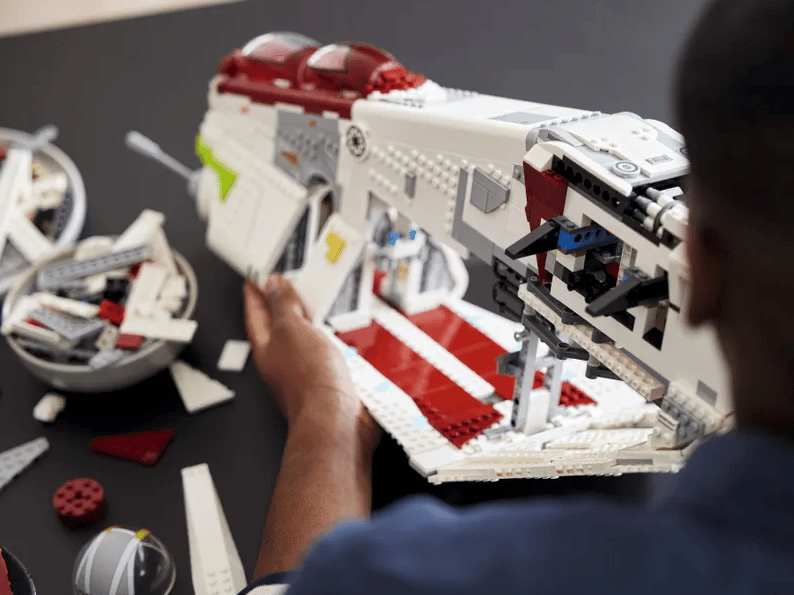 Image 4 : Concours LEGO Star Wars : on vous offre l'hélicoptère de combat de la République (75309)