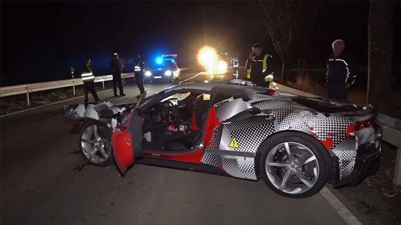 Le prototype de Ferrari SF90 Stradale accidenté - Crédits : Autobid