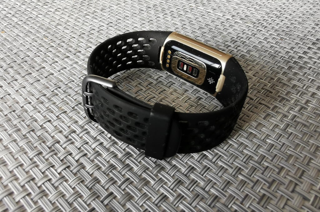 Image 4 : Test du Fitbit Charge 5 : les capteurs santé arrivent en force