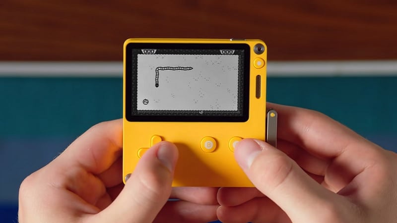 Playdate : une nouvelle console portable avec une manivelle