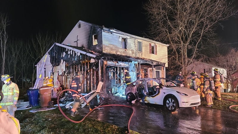 Image de l'incendie du 23 novembre provoqué par une Tesla en charge après l'intervention des pompiers - Crédits : Facebook/Fort Washington Fire Company No. 1