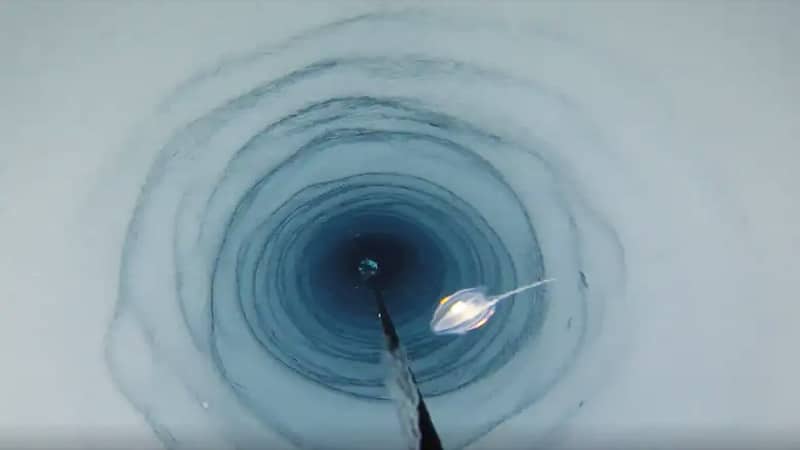 Les chercheurs ont utilisé de l'eau chaude pour forer deux trous dans l’épaisse couche de glace - Crédits : British Antarctic Survey