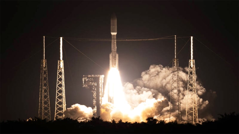 Lancement d'une fusée ULA Atlas V avec la mission Space Test Program 3 (STP-3) du ministère de la Défense le 7 décembre - Crédits : NASA/Joel Kowsky