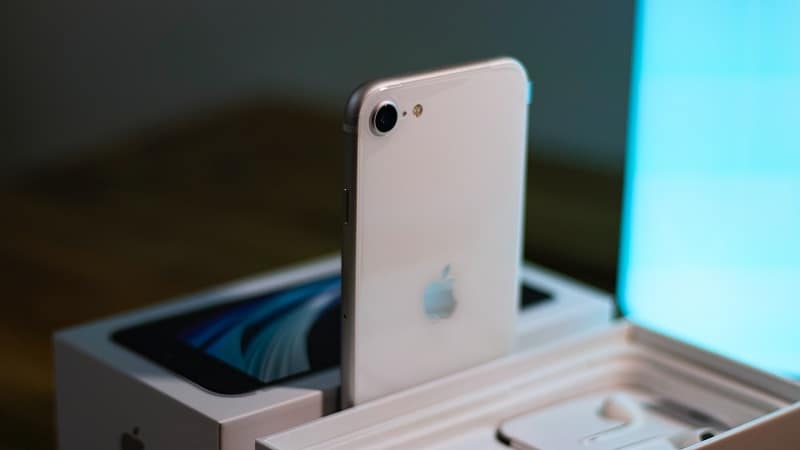Image 1 : iPhone SE 3 5G : le nouveau smartphone bon marché d'Apple sera bientôt dévoilé