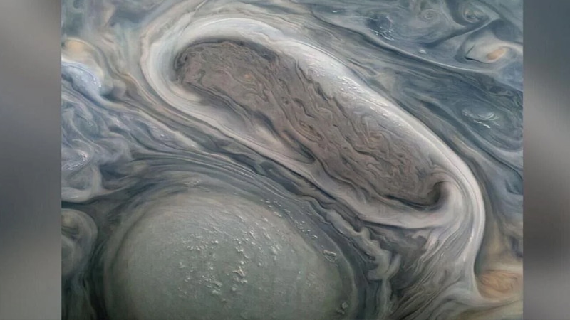 Deux des grandes tempêtes tournantes de Jupiter, capturées le 29 novembre - Crédits : NASA
