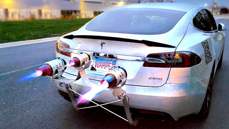 La Tesla Model S P85 modifiée avec réacteurs d'appoint à l'arrière (Crédits image : Warped Perception)