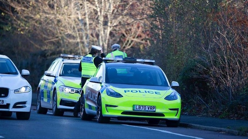 tesla model3 police