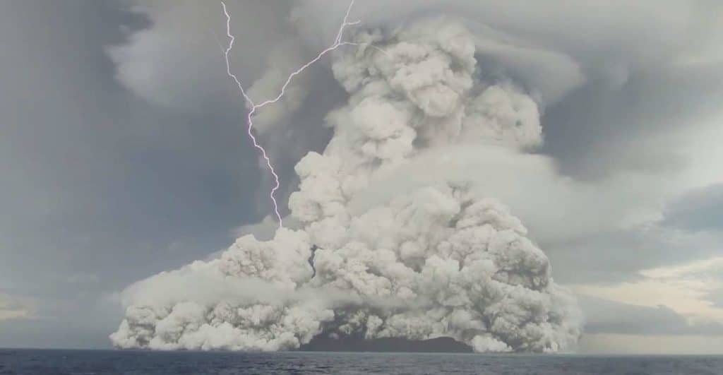 Éruption aux Tonga