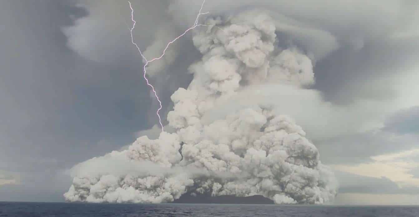 Eruption of the underwater volcano Hunga Tonga Hunga Ha'apai off Tonga