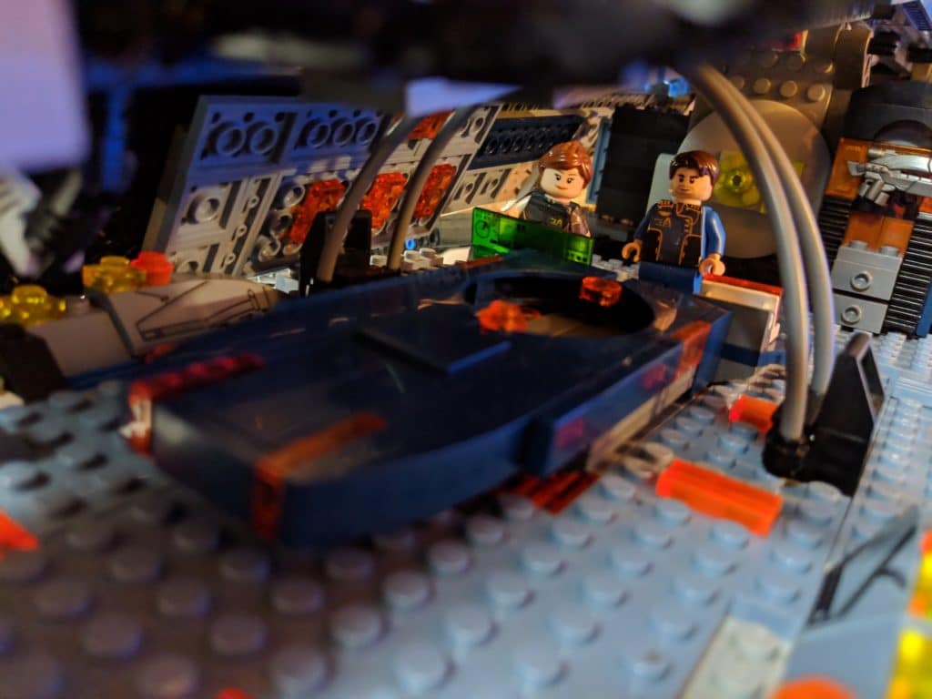 Image 2 : LEGO Mass Effect : un fan construit une réplique moche du Normandy, mais...