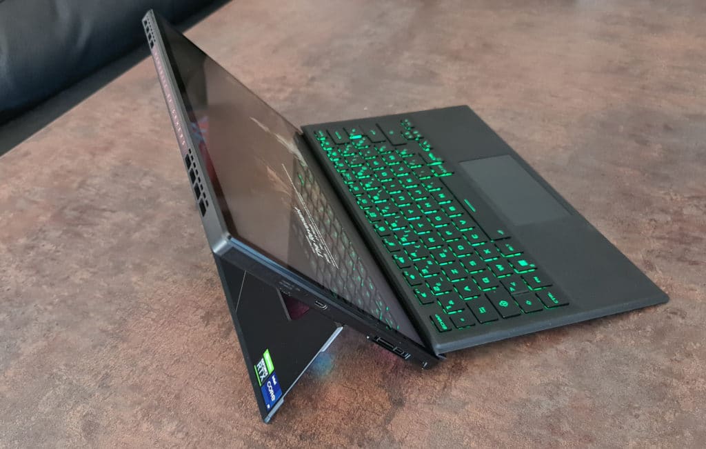 Test Asus ROG Flow Z13 : la tablette qui se transforme en PC gamer  surpuissant