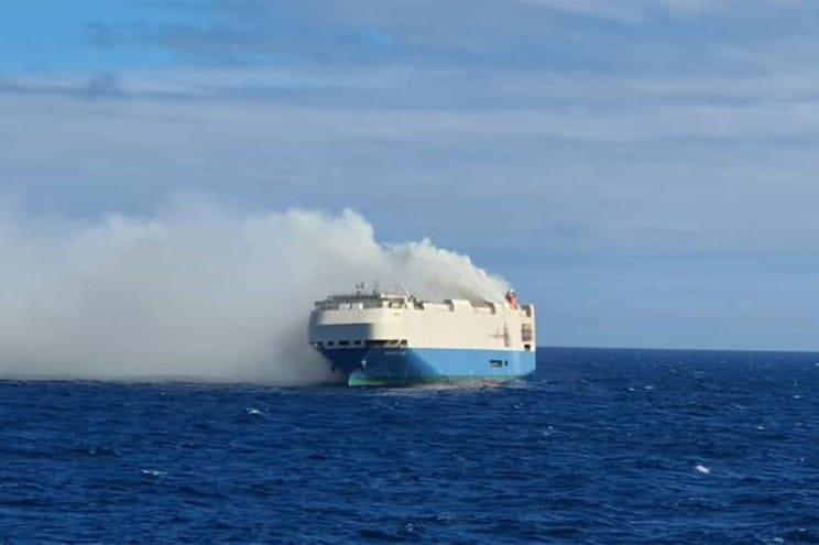 bateau incendie