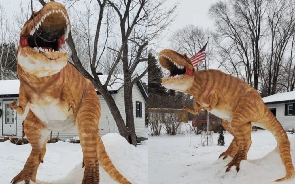 Image 1 : Il sculpte un tyrannosaure grandeur nature dans la neige