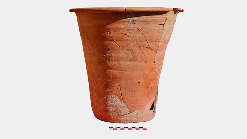 Le pot en céramique servait de toilette portable romaine