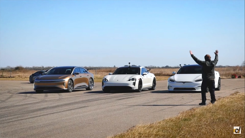 Tesla Plaid, Lucid Air et Porsche Taycan en course (capture d'écran) - Crédits : Youtube/DragTimes