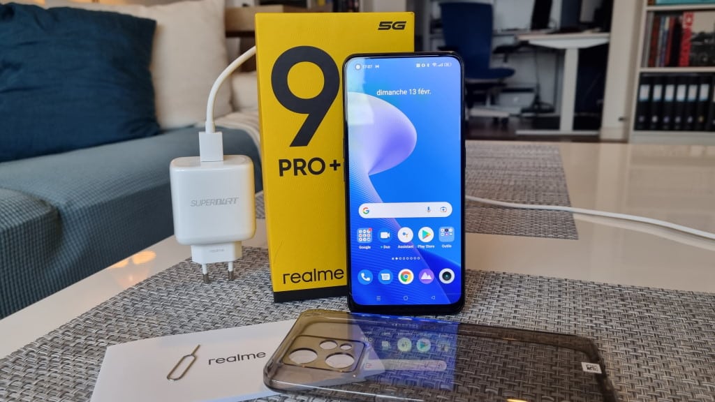 Realme 9 Pro+ pack