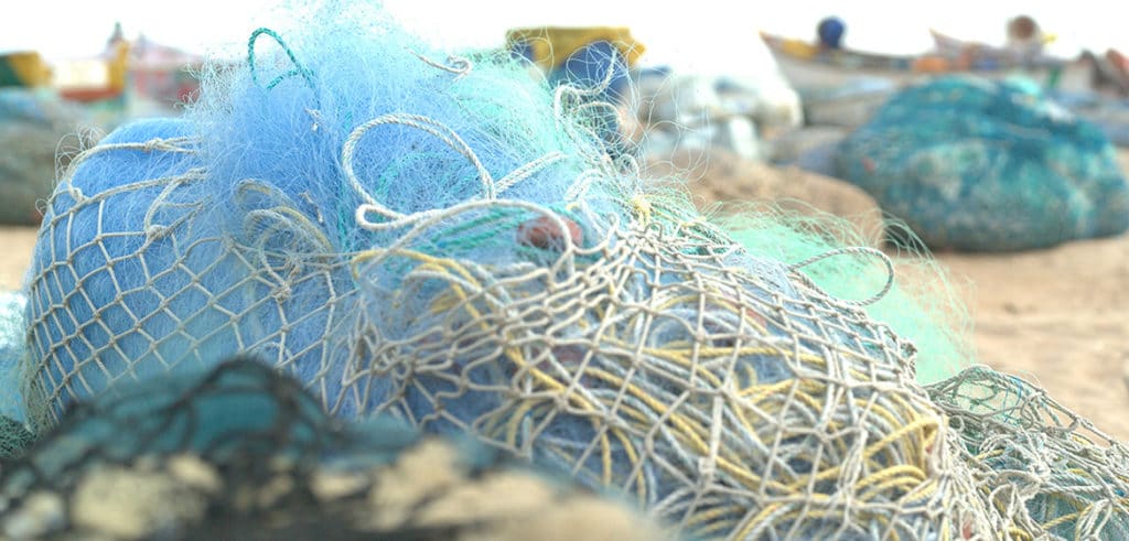 Image 1 : Samsung fabrique ses Galaxy S22 à partir de filets de pêche recyclés