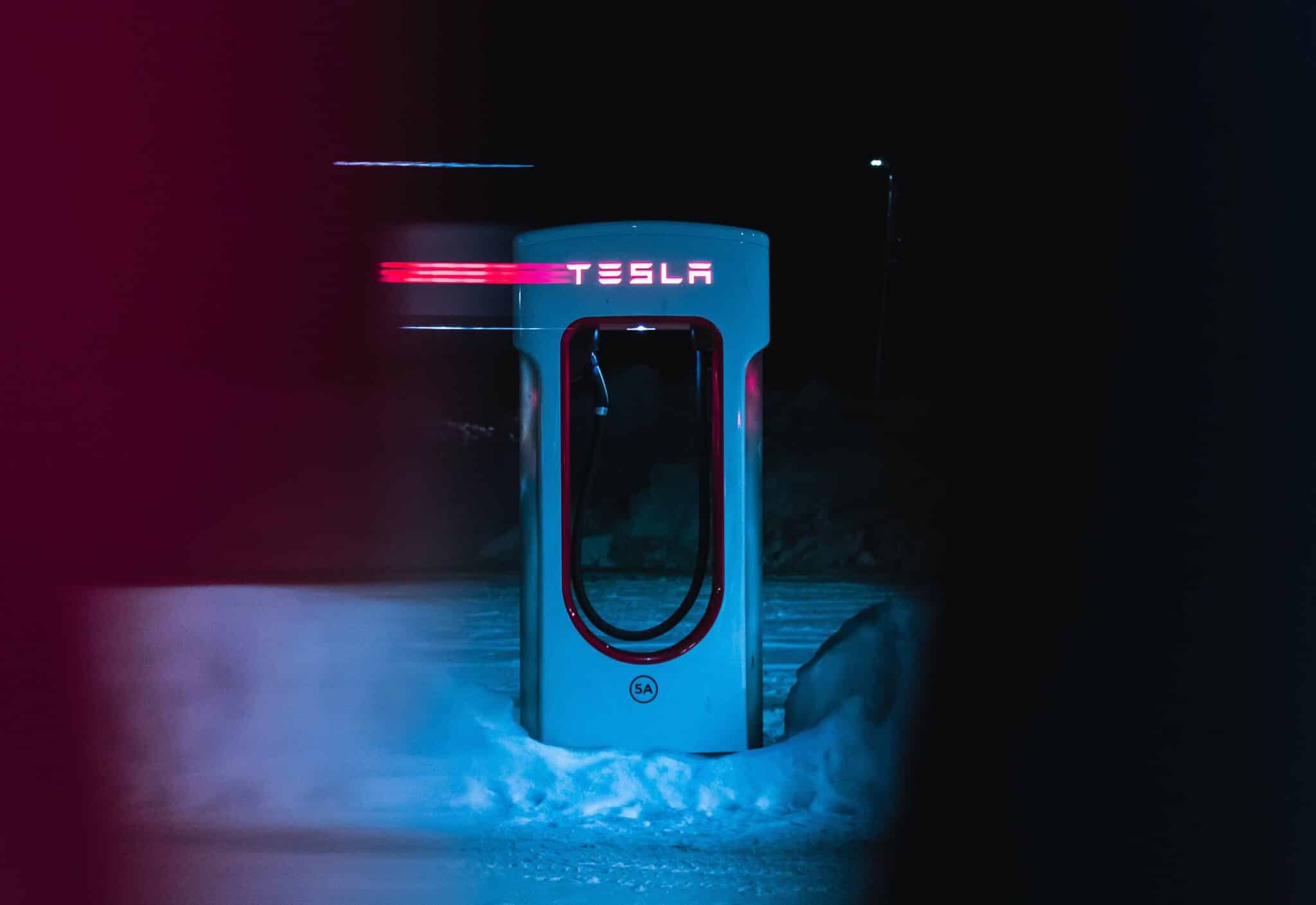 Tesla lance un chargeur domestique compatible avec toutes les