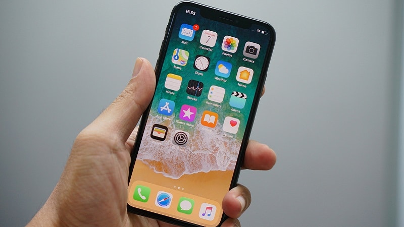 L'iPhone X, aussi compatible avec iOS 15.4