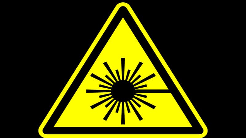 Attention laser ! - Crédits : Wikimedia