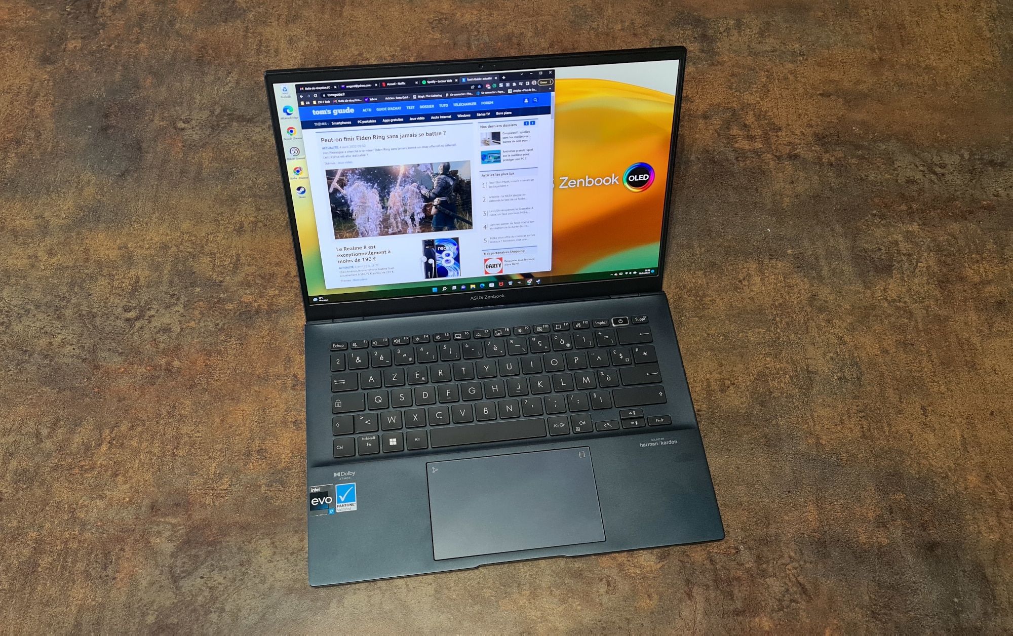 Asus Zenbook 14 OLED Vue Générale ouvert 3 MEA