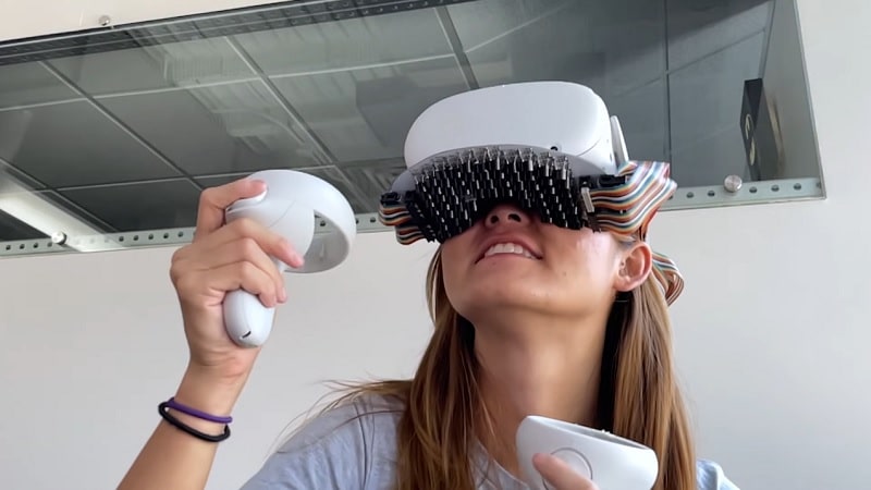 Ce casque VR reproduit la sensation du toucher dans la bouche