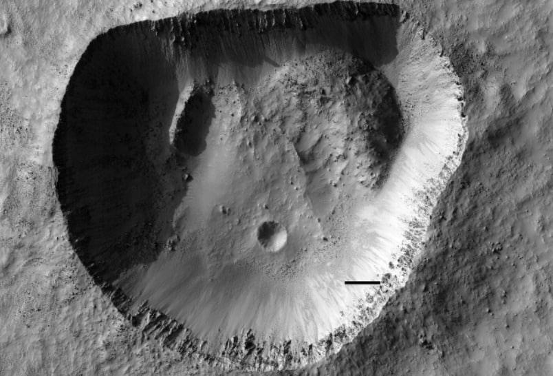 Image 1 : Sur Mars, la forme étonnante de ce cratère intrigue les scientifiques