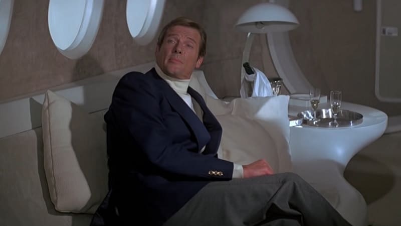 James Bond (Roger Moore) dans Moonraker