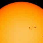 Une tache solaire géante 3 fois plus grande que la Terre nous fait face