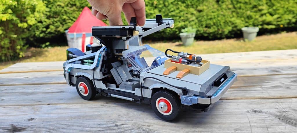 Image 12 : Test LEGO Retour vers les Futur : on a construit la DeLorean, vaut-elle ses 170 € ?