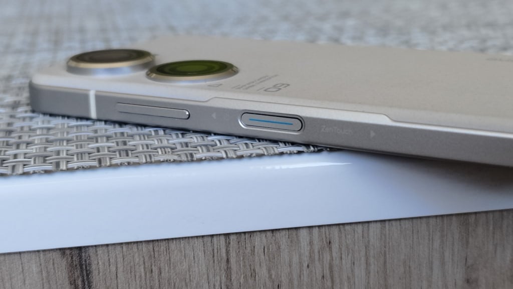 Image 11 : Test Asus Zenfone 9 :  enfin un petit smartphone prêt à en découdre avec les meilleurs