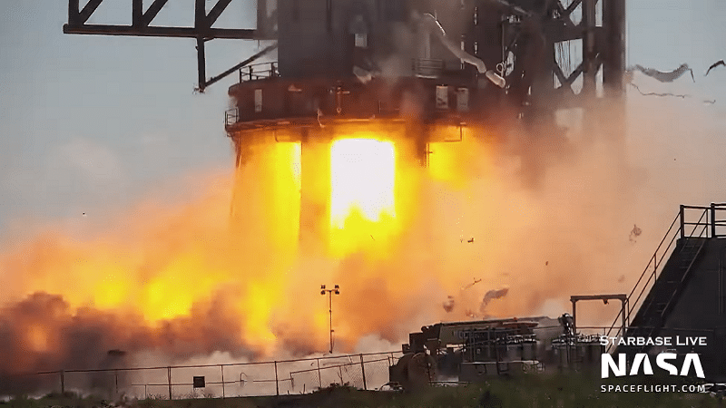 Explosion du booster Super Heavy pendant un test à Boca Chica