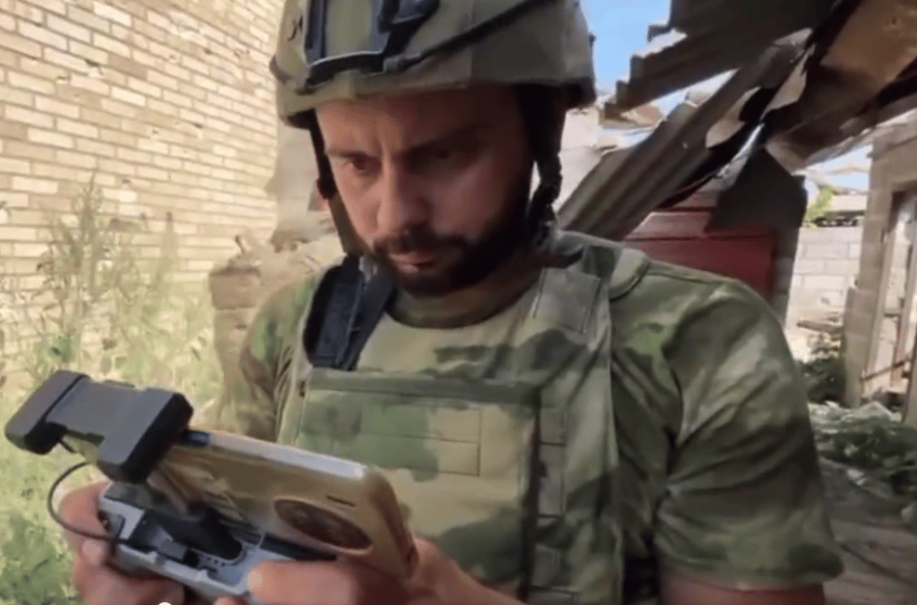 Image 1 : Des militaires russes paniquent après le piratage de leur drone (vidéo)