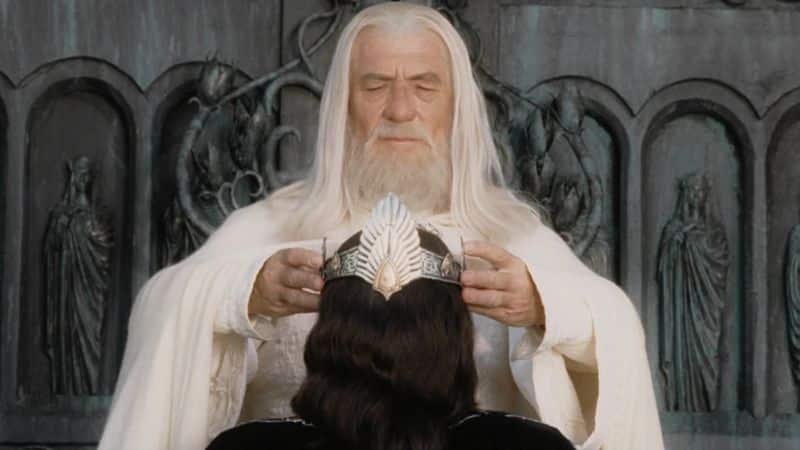 Aragorn couronné par Gandalf - Crédit : New Line Cinema