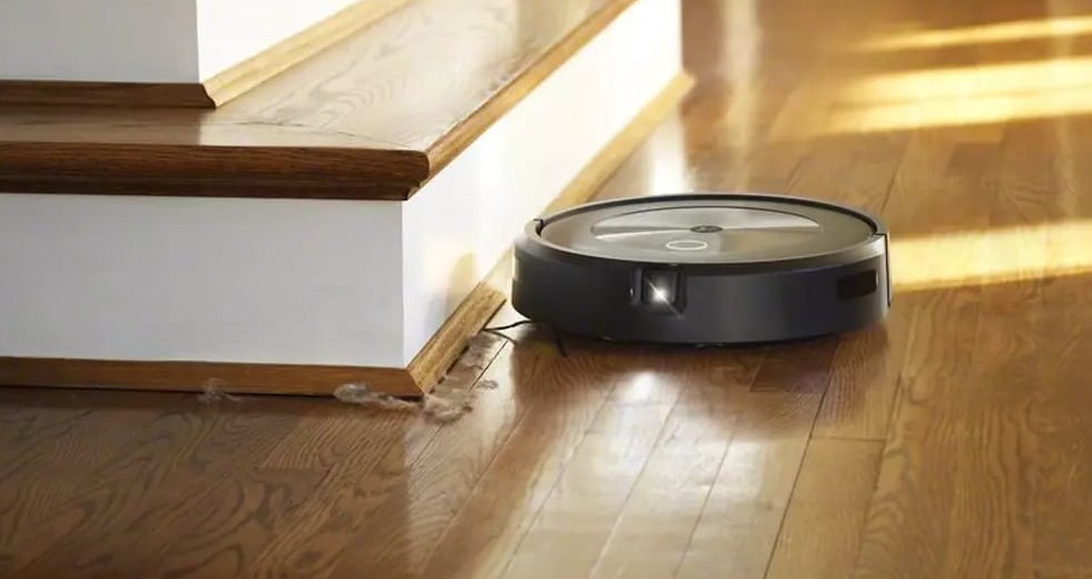 Image 1 : iRobot présente le Roomba Combo j7+, son nouvel aspirateur intelligent 2-en-1