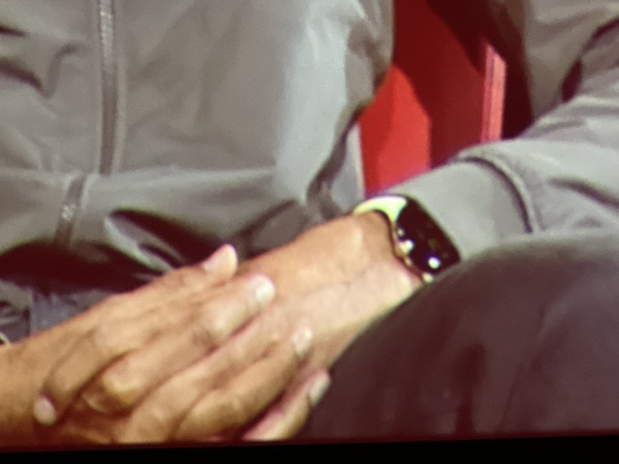 Image 1 : La Pixel Watch repérée sur le poignet du PDG de Google ?