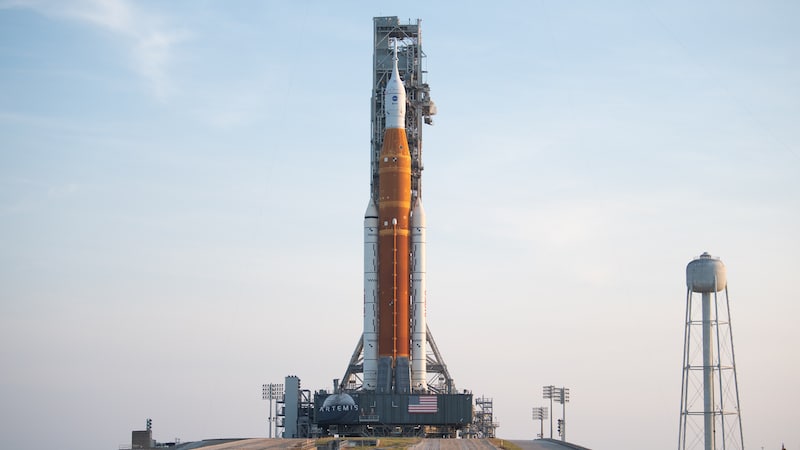 Le lanceur SLS avec le vaisseau spatial Orion au Kennedy Space Center